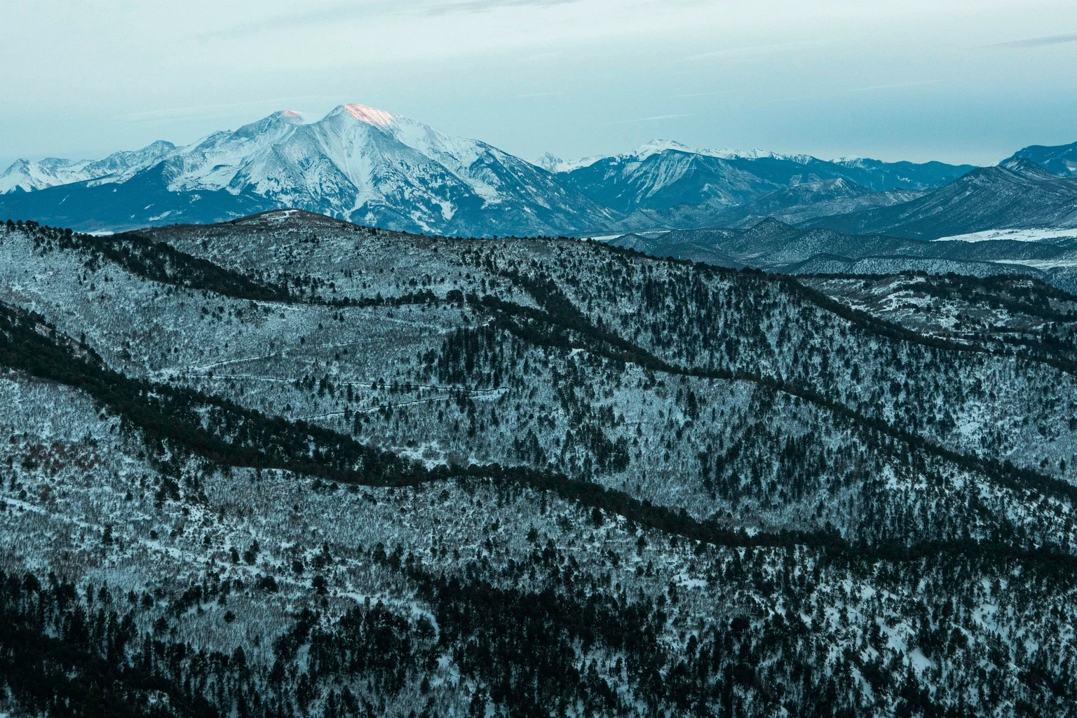 Blue mountain ridges above Aspen in winter