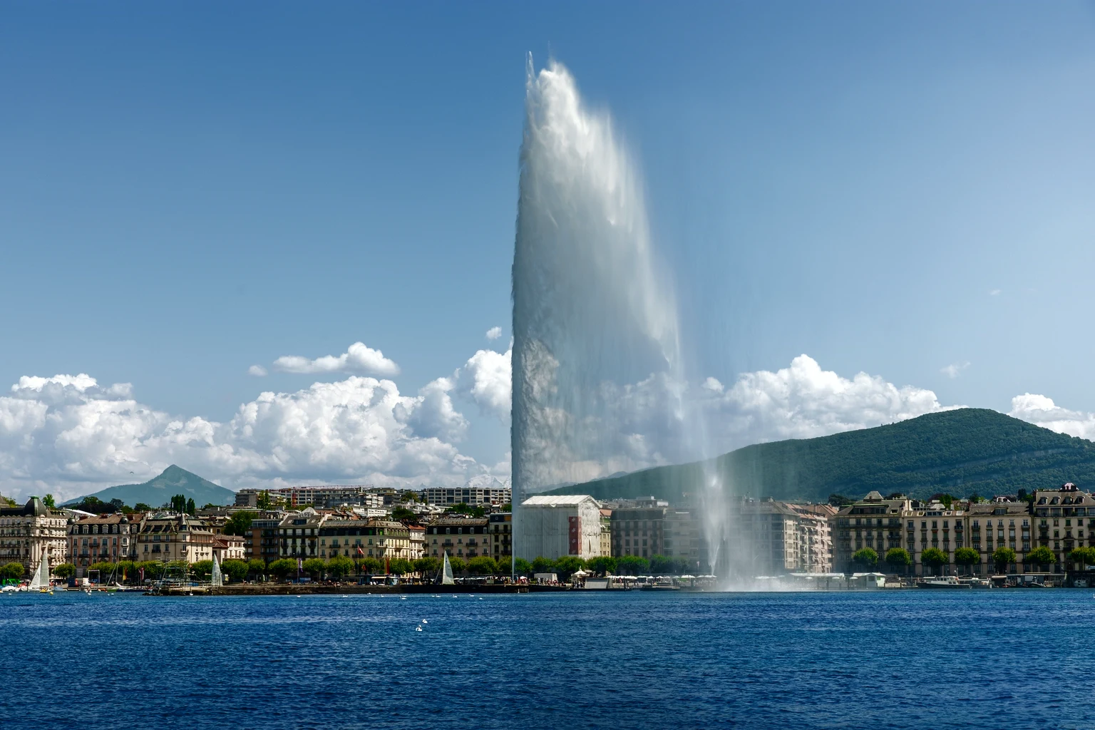 The Jet d'Eau on Lake Geneva with the city behind